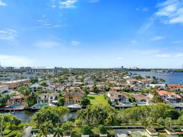 3-bedroom condo for sale in Aventura - 1000 E Island Blvd 1403 - MondialRealty