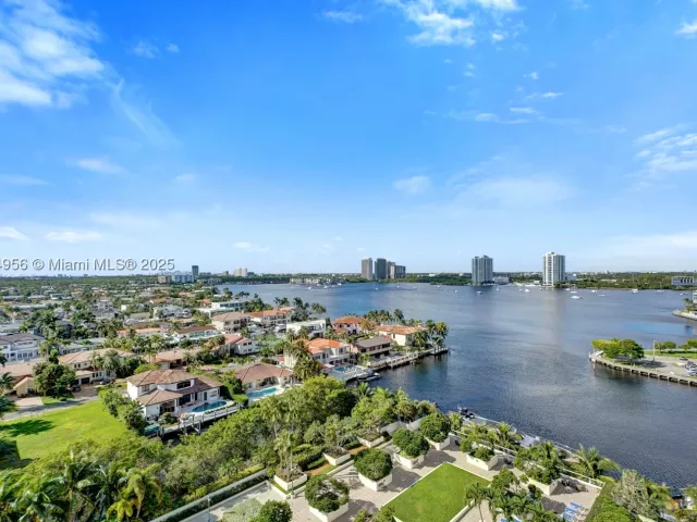 3-bedroom condo for sale in Aventura - 1000 E Island Blvd 1403 - MondialRealty