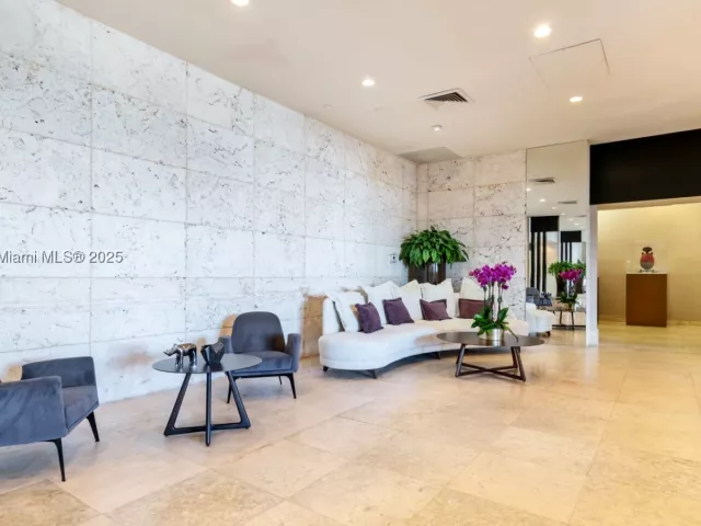 3-bedroom condo for sale in Aventura - 1000 E Island Blvd 1403 - MondialRealty