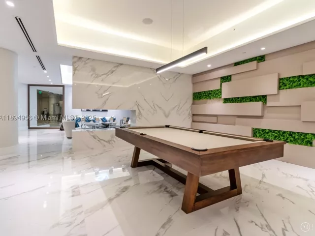 3-bedroom condo for sale in Aventura - 1000 E Island Blvd 1403 - MondialRealty