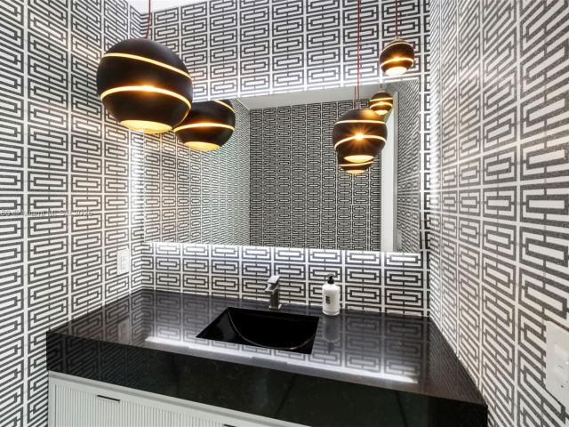 Apartment for sale  Unit #TWN7 - photo 6753229