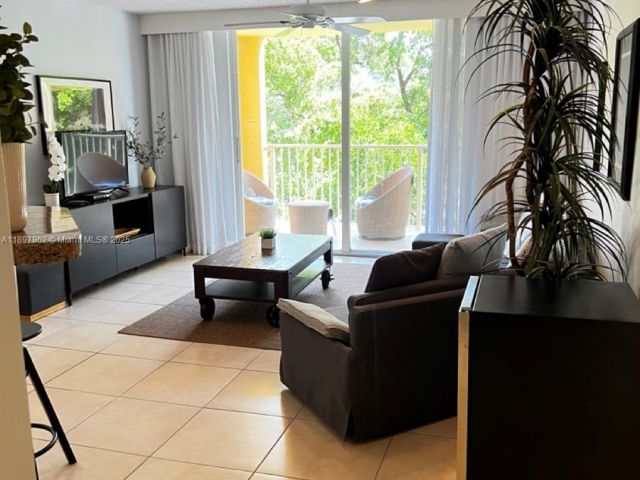 Apartment for rent  Unit # - photo 7446282