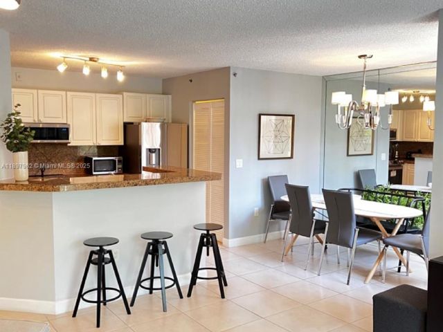 Apartment for rent  Unit # - photo 7446284