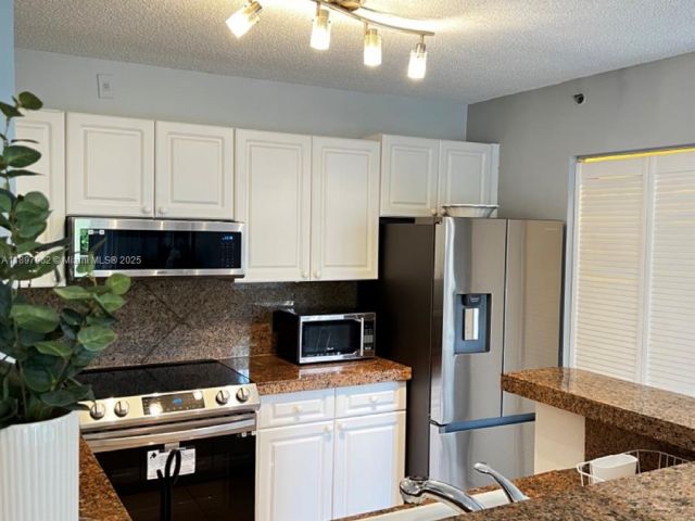 Apartment for rent  Unit # - photo 7446285