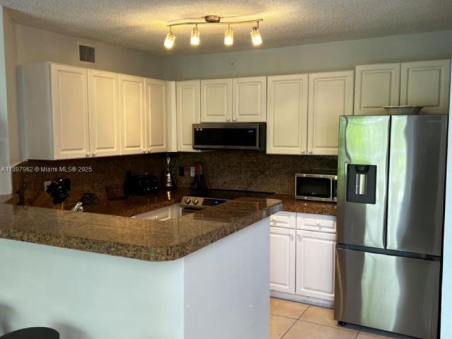 Apartment for rent  Unit # - photo 7446286