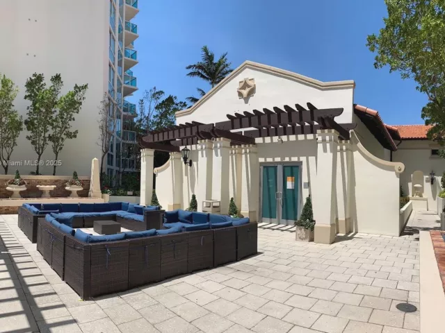 4-bedroom condo for sale in Sunny Isles Beach - 150 Sunny Isles Blvd 1-UPH1 - MondialRealty
