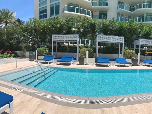 4-bedroom condo for sale in Sunny Isles Beach - 150 Sunny Isles Blvd 1-UPH1 - MondialRealty