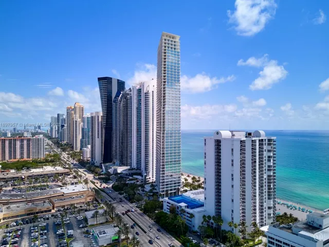 4-bedroom condo for sale in Sunny Isles Beach - 150 Sunny Isles Blvd 1-UPH1 - MondialRealty