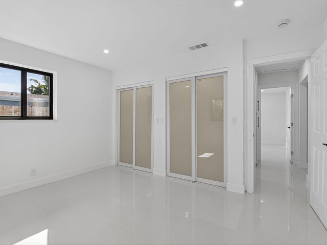 Home for rent at 513 Lindell Boulevard - photo 6673844