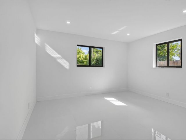 Home for rent at 513 Lindell Boulevard - photo 6673845