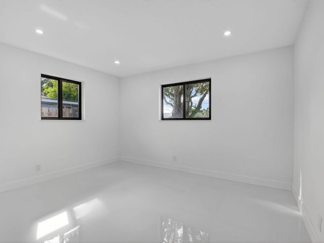 Home for rent at 513 Lindell Boulevard - photo 6673847