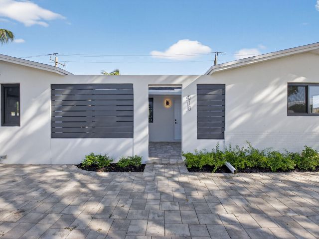 Home for rent at 513 Lindell Boulevard - photo 6673860