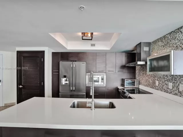 3-bedroom condo for sale in Sunny Isles Beach - 150 Sunny Isles Blvd 1-1601 - MondialRealty