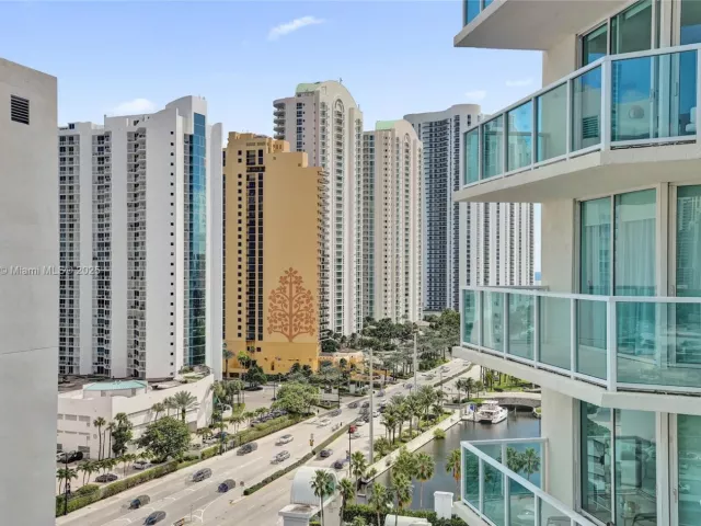 3-bedroom condo for sale in Sunny Isles Beach - 150 Sunny Isles Blvd 1-1601 - MondialRealty