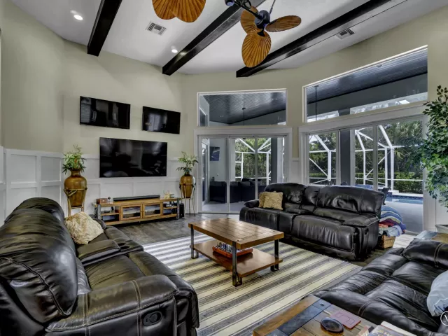 4-bedroom home for sale in West Palm Beach - 1209 Breakers West Boulevard - MondialRealty