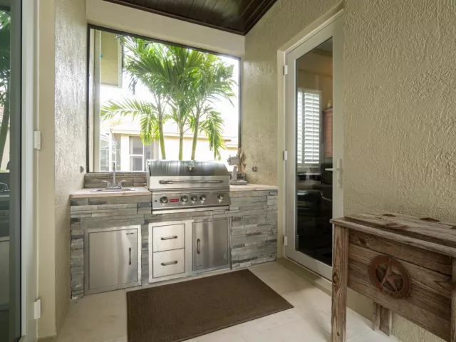 4-bedroom home for sale in West Palm Beach - 1209 Breakers West Boulevard - MondialRealty