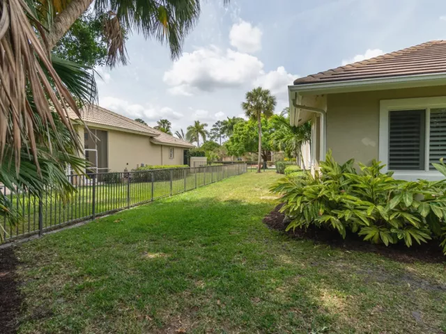 4-bedroom home for sale in West Palm Beach - 1209 Breakers West Boulevard - MondialRealty