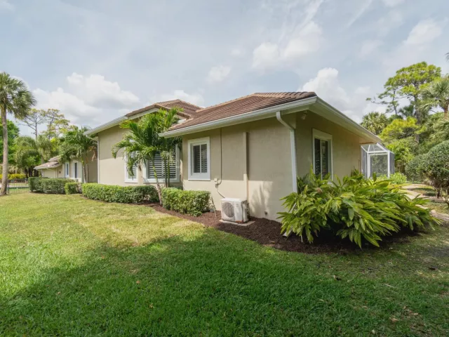 4-bedroom home for sale in West Palm Beach - 1209 Breakers West Boulevard - MondialRealty