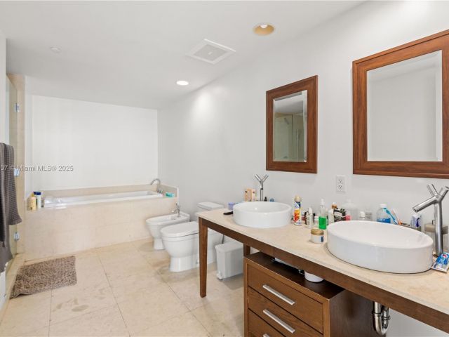 Apartment for sale  Unit #1602 - photo 6728292