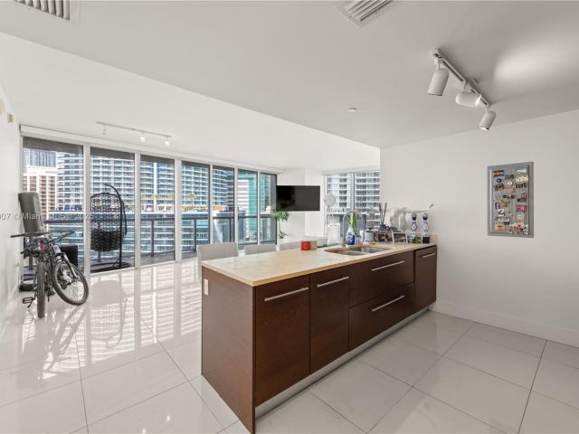 Apartment for sale  Unit #1602 - photo 6728295