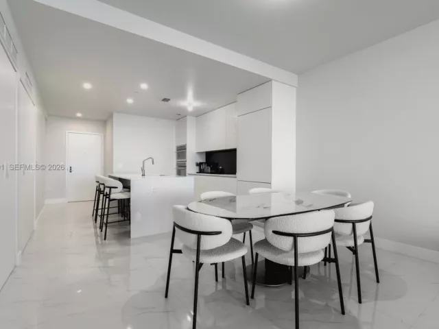 2-bedroom condo for sale in Miami - 700 NE 24th St 4002 - MondialRealty