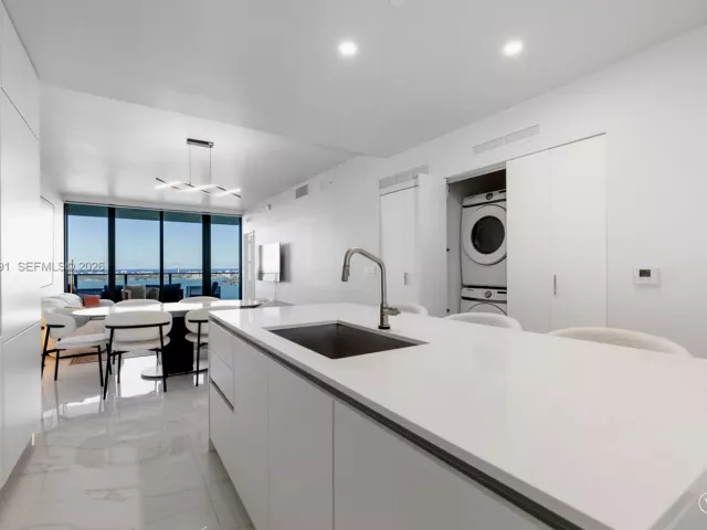 2-bedroom condo for sale in Miami - 700 NE 24th St 4002 - MondialRealty