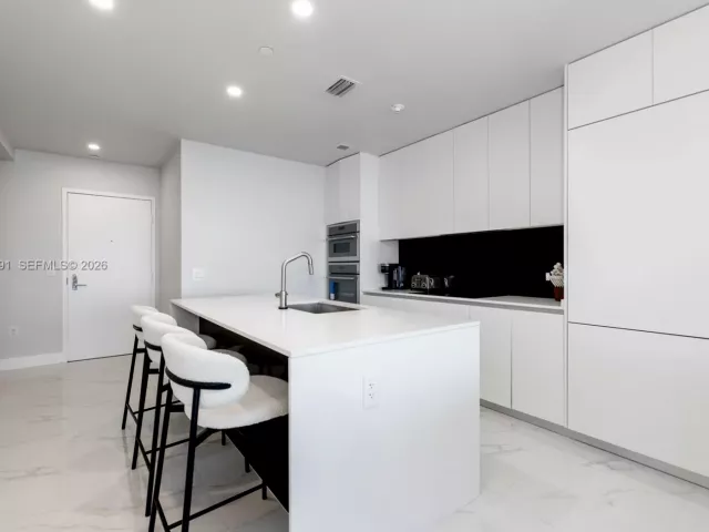 2-bedroom condo for sale in Miami - 700 NE 24th St 4002 - MondialRealty