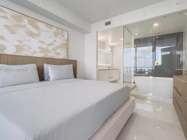 2-bedroom condo for sale in Miami - 700 NE 24th St 4002 - MondialRealty