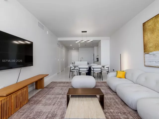 2-bedroom condo for sale in Miami - 700 NE 24th St 4002 - MondialRealty
