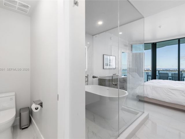 Apartment for sale  Unit #4002 - photo 6685043