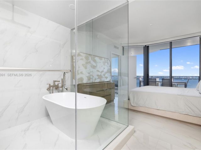 Apartment for sale  Unit #4002 - photo 6685044