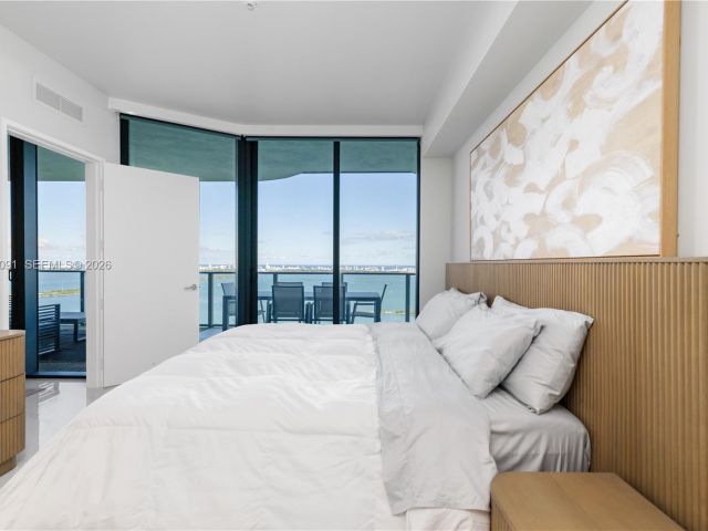 Apartment for sale  Unit #4002 - photo 6685045