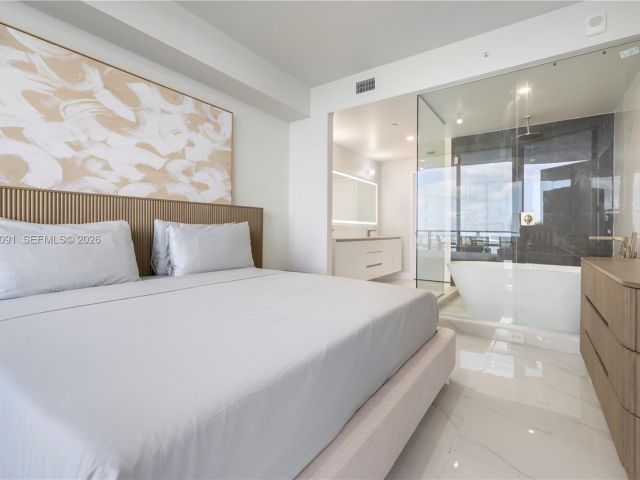 Apartment for sale  Unit #4002 - photo 6685046