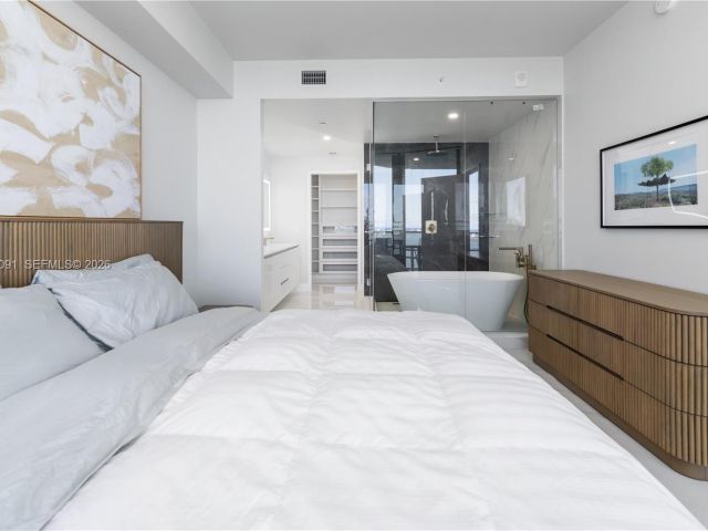 Apartment for sale  Unit #4002 - photo 6685047