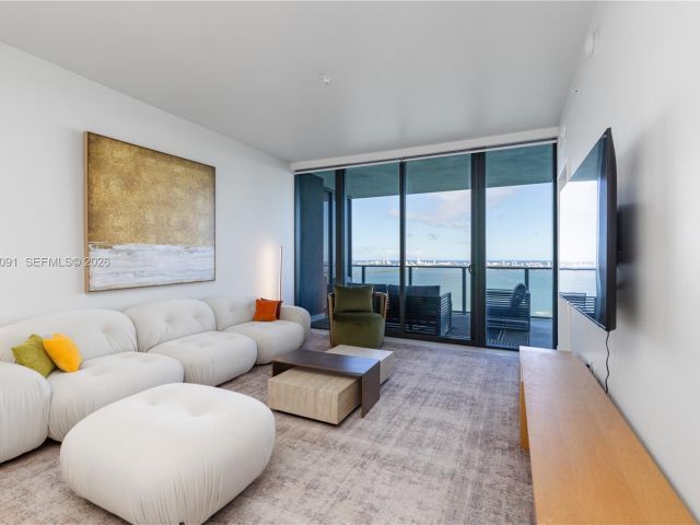 Apartment for sale  Unit #4002 - photo 6685049