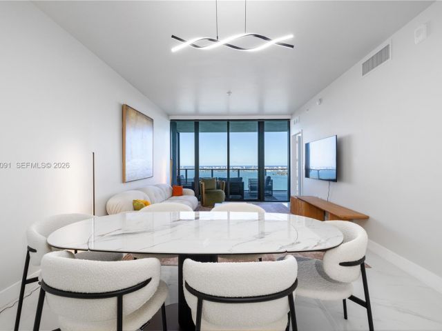 Apartment for sale  Unit #4002 - photo 6685051