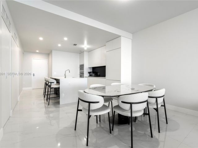 Apartment for sale  Unit #4002 - photo 6685052