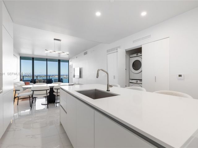 Apartment for sale  Unit #4002 - photo 6685053