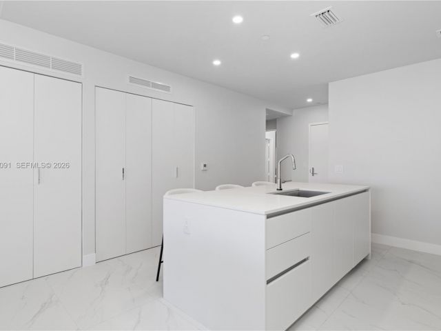 Apartment for sale  Unit #4002 - photo 6685054