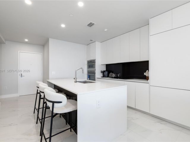 Apartment for sale  Unit #4002 - photo 6685056