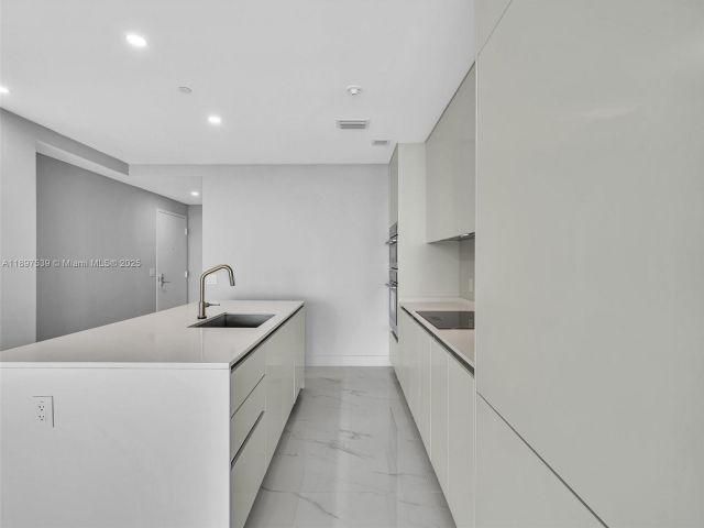 Apartment for rent  Unit #3303 - photo 6672877