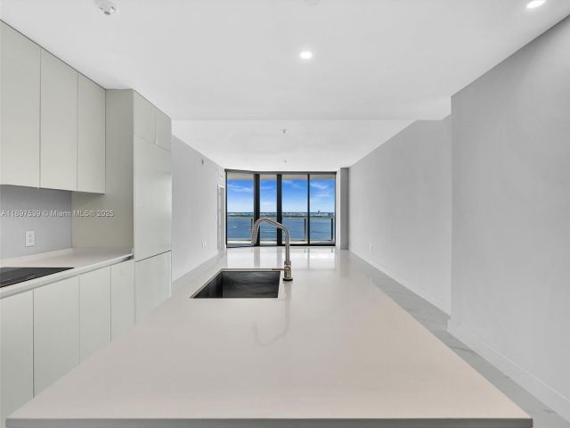 Apartment for rent  Unit #3303 - photo 6672879