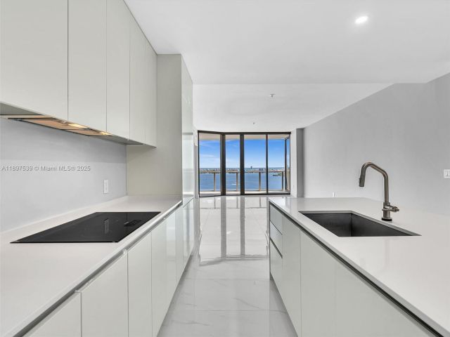 Apartment for rent  Unit #3303 - photo 6672880