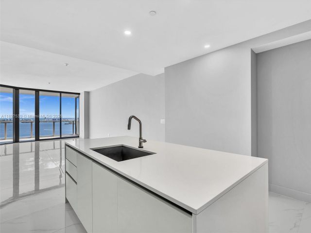 Apartment for rent  Unit #3303 - photo 6672881