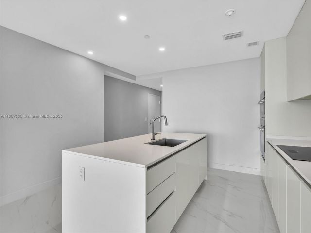 Apartment for rent  Unit #3303 - photo 6672882