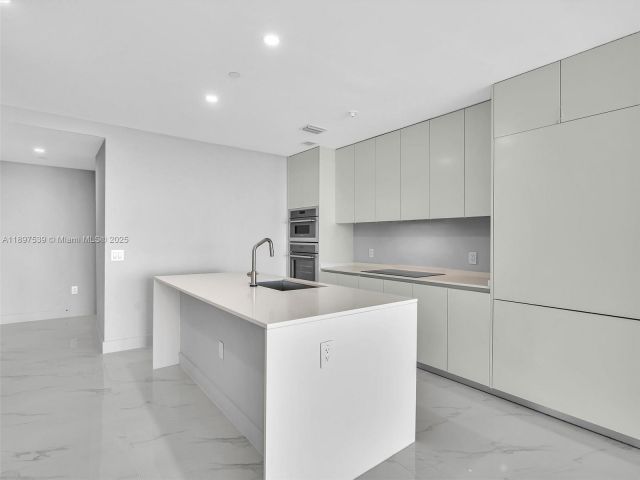 Apartment for rent  Unit #3303 - photo 6672883