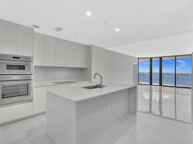 Apartment for rent  Unit #3303 - photo 6672884