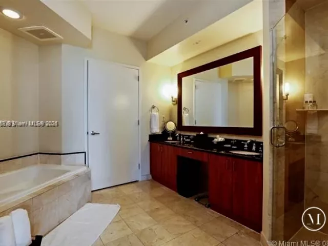 2-bedroom condo for sale in Sunny Isles Beach - 18001 COLLINS 1409 - MondialRealty