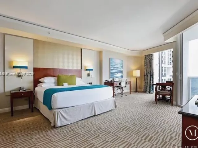 2-bedroom condo for sale in Sunny Isles Beach - 18001 COLLINS 1409 - MondialRealty