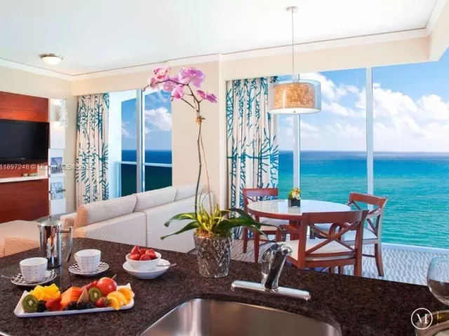 2-bedroom condo for sale in Sunny Isles Beach - 18001 COLLINS 1409 - MondialRealty